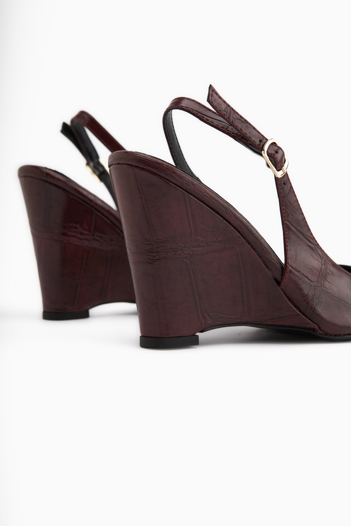 Tira Bordo Dolgu Topuklu Sivri Burunlu Kadın Sandalet