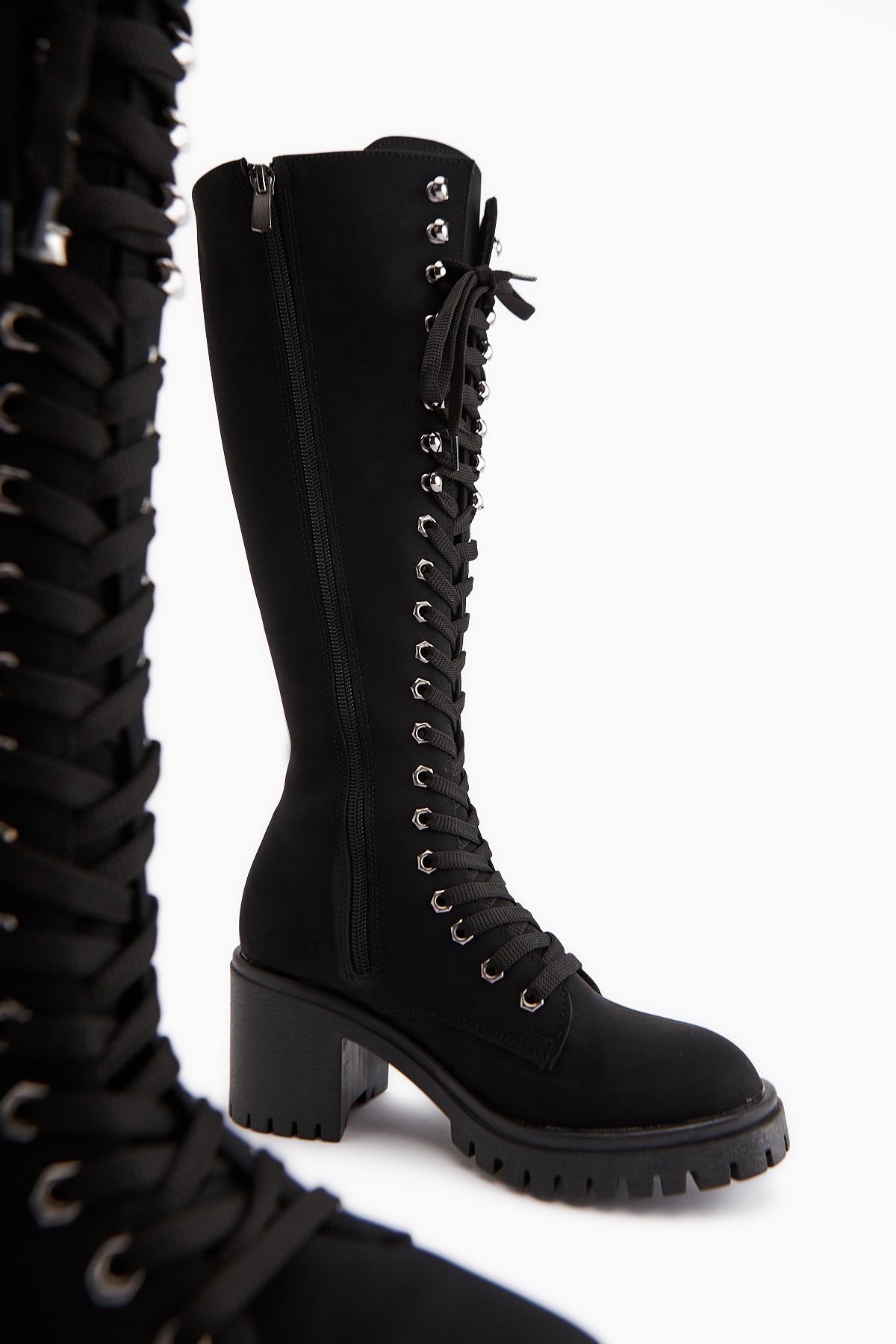 Bella Siyah Bağcıklı ve Fermuarlı Oval Burunlu Topuklu Kadın Çizme