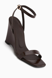 Novah Kahve Bilekten Bağlamalı Kadın Dolgu Topuklu Sandalet