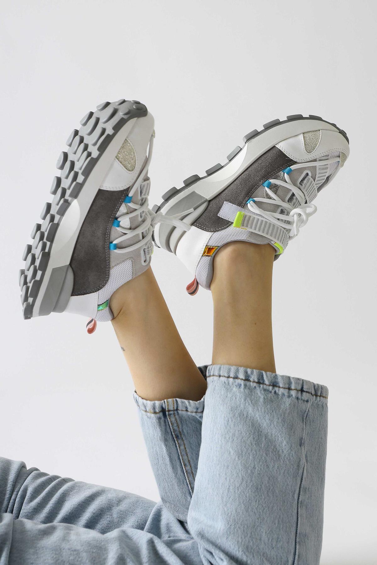 Nely Beyaz Asimetrik Bağcıklı Sneakers