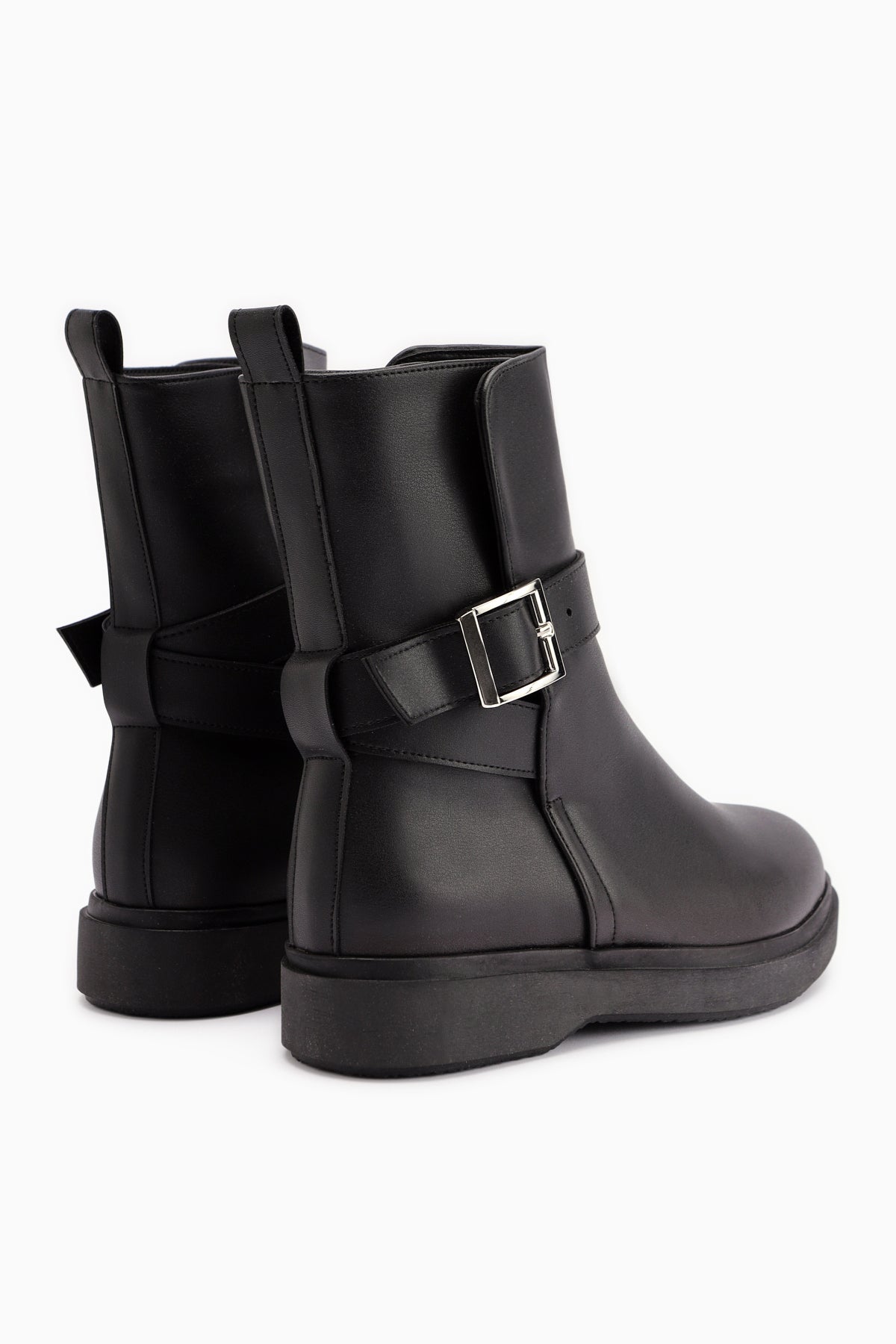 Behnoush Siyah Oval Burunlu Toka Detaylı Bot