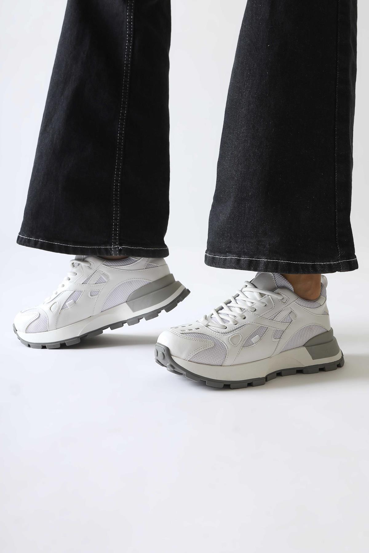 Siska Beyaz Bağcıklı Yüksek Taban Sneakers