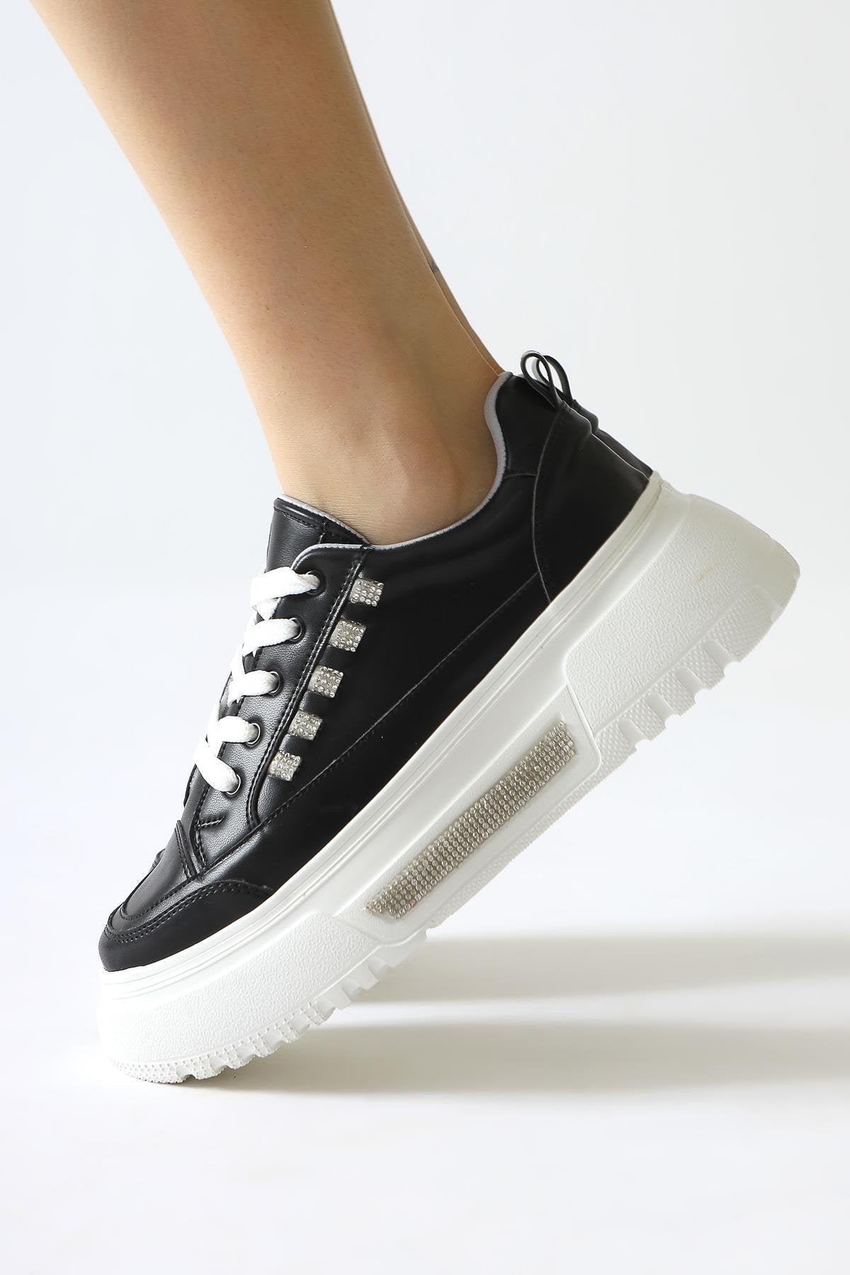 Tram Siyah Kalın Tabanlı Taş Detaylı Bağcıklı Sneakers