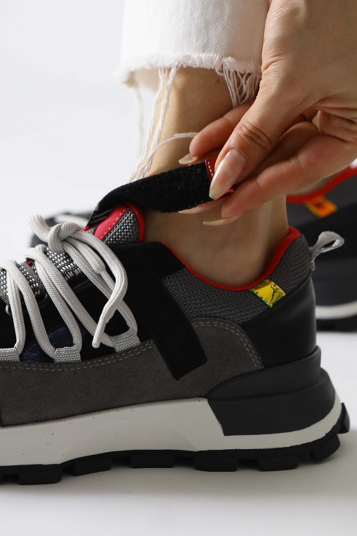 Nely Siyah Asimetrik Bağcıklı Sneakers