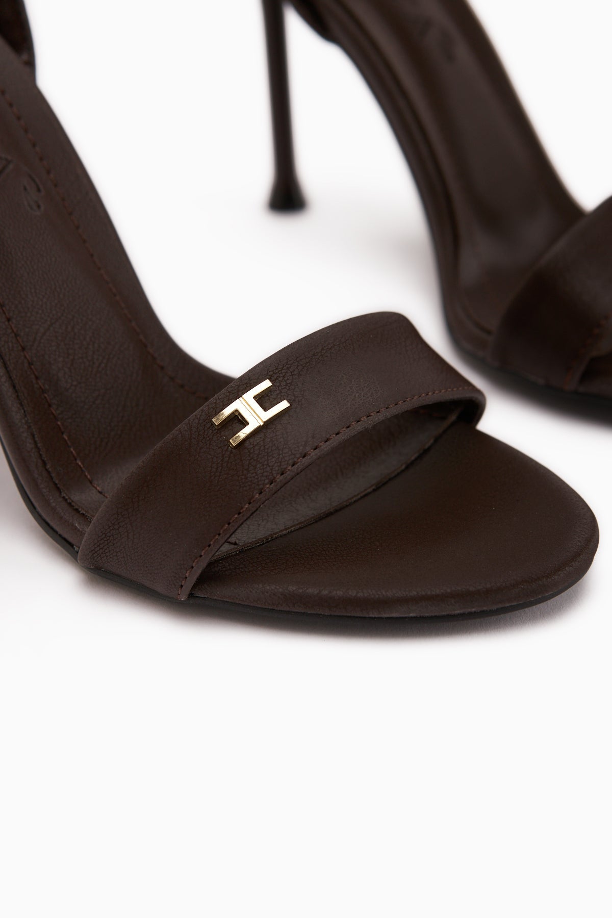 Jamila Kahve Bilekten Bağlamalı İnce Topuklu Kadın Ayakkabı