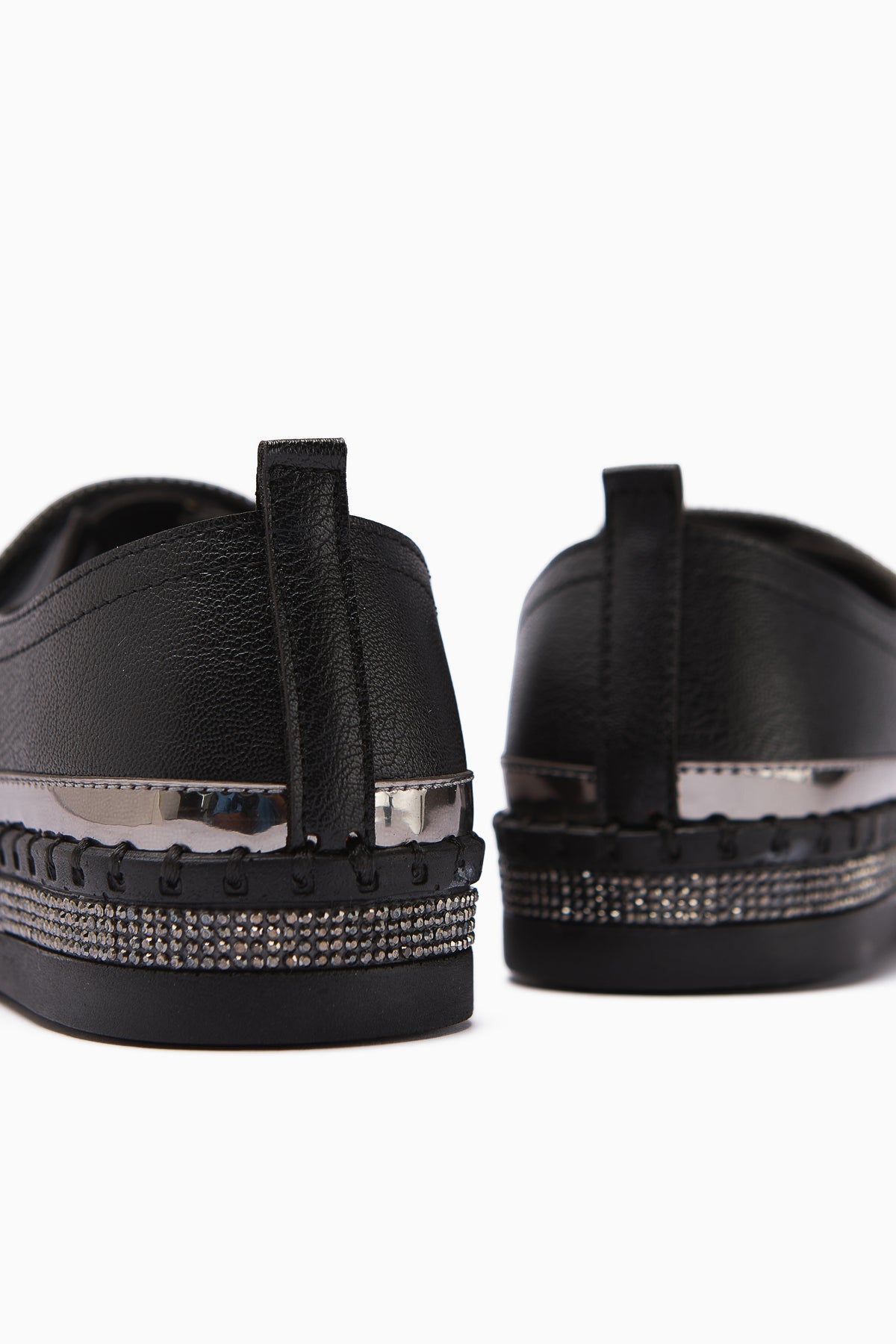 Valmira Siyah Cırtlı Taş Detaylı Kadın Günlük Ayakkabı