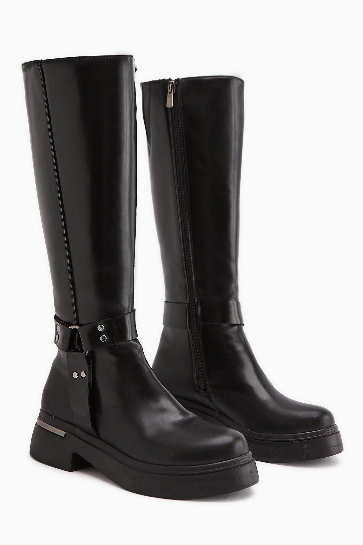 Lani Siyah Rugan Toka ve Zımba Detaylı Kalın Tabanlı Çizme