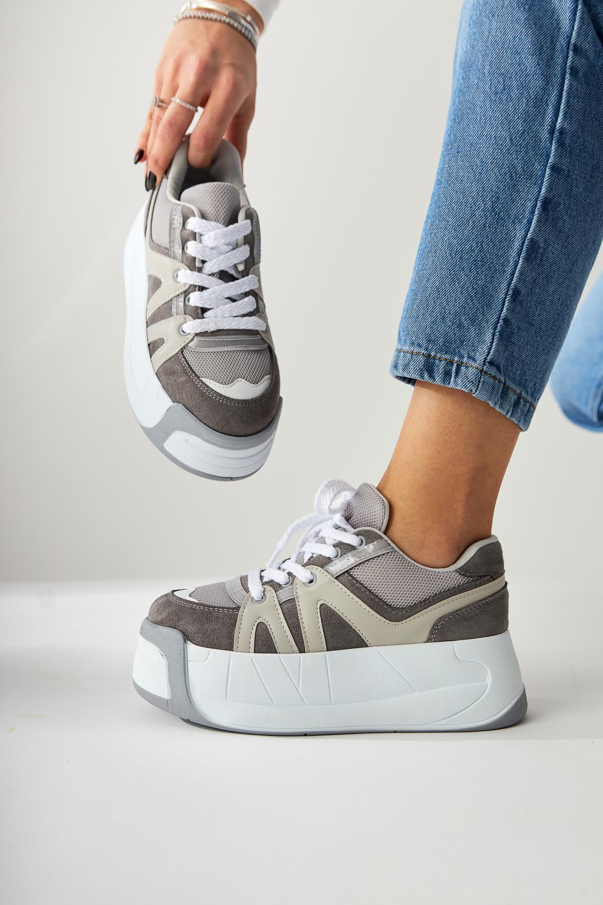 Alvi Gri Deri Detaylı Kadın Sneakers
