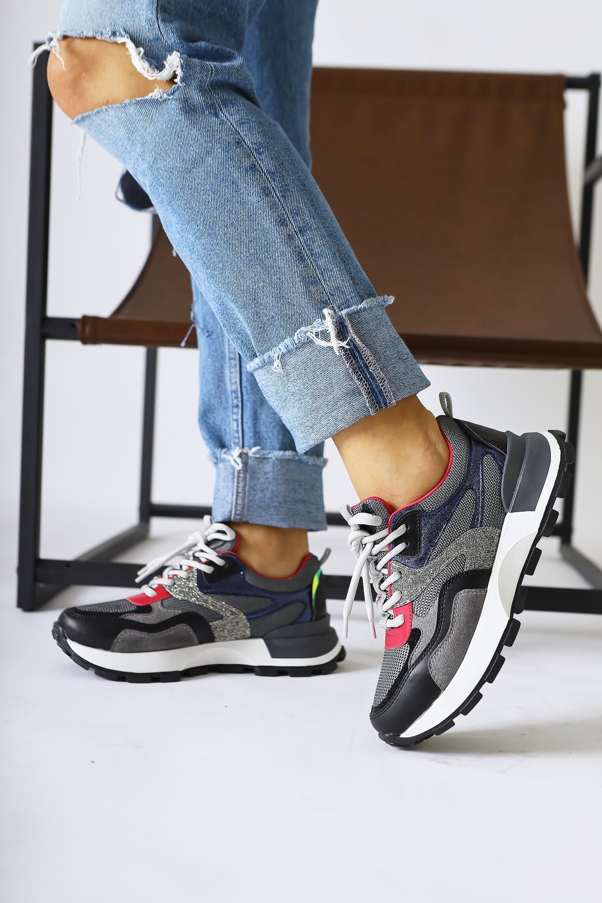 Netta Siyah File Detaylı Bağcıklı Sneakers