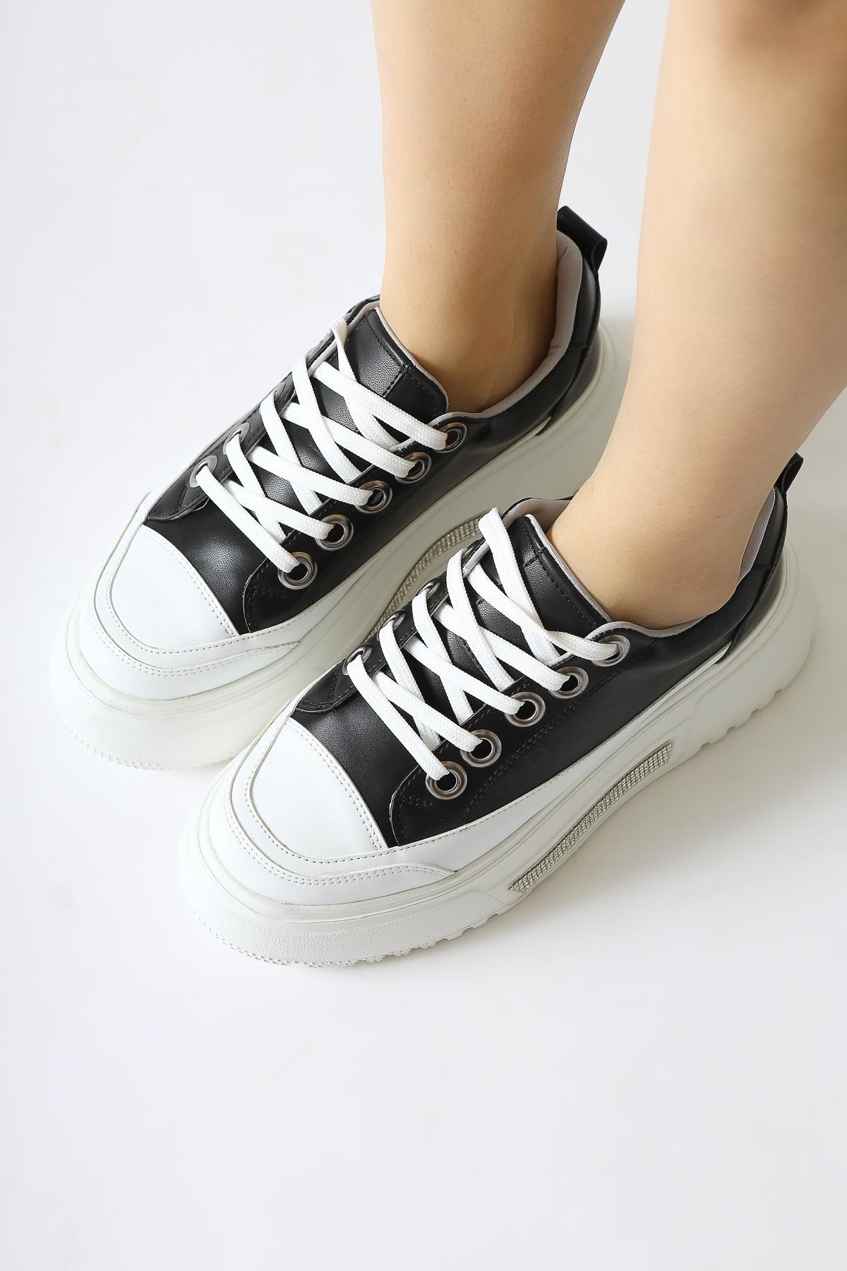 Rosella Siyah Kalın Tabanlı Taş Detaylı Bağcıklı Sneakers