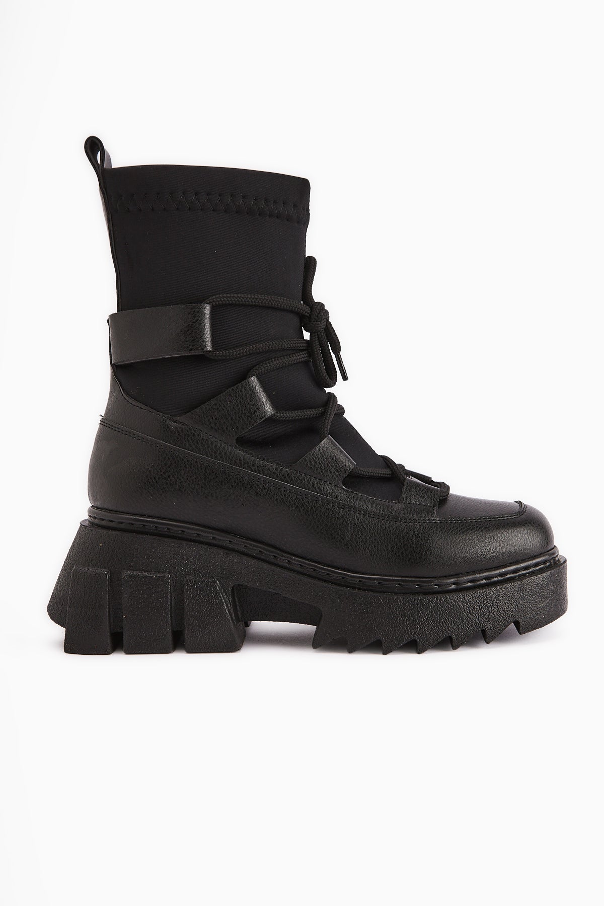 Casey Siyah Kalın Tabanlı Bağcıklı Kadın Bot