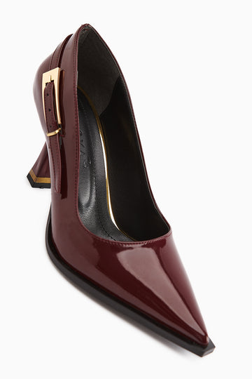 Mithra Bordo Rugan Sivri Burunlu Toka Detaylı Topuklu Ayakkabı