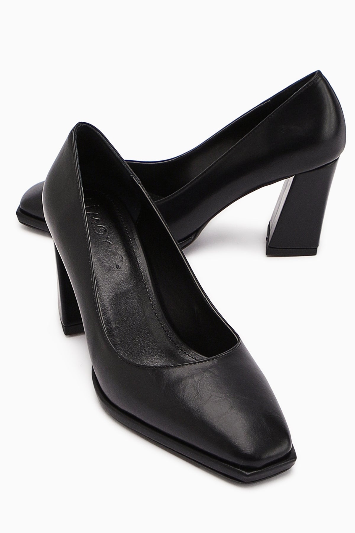 Doriana Siyah Küt Burunlu Kadın Topuklu Ayakkabı