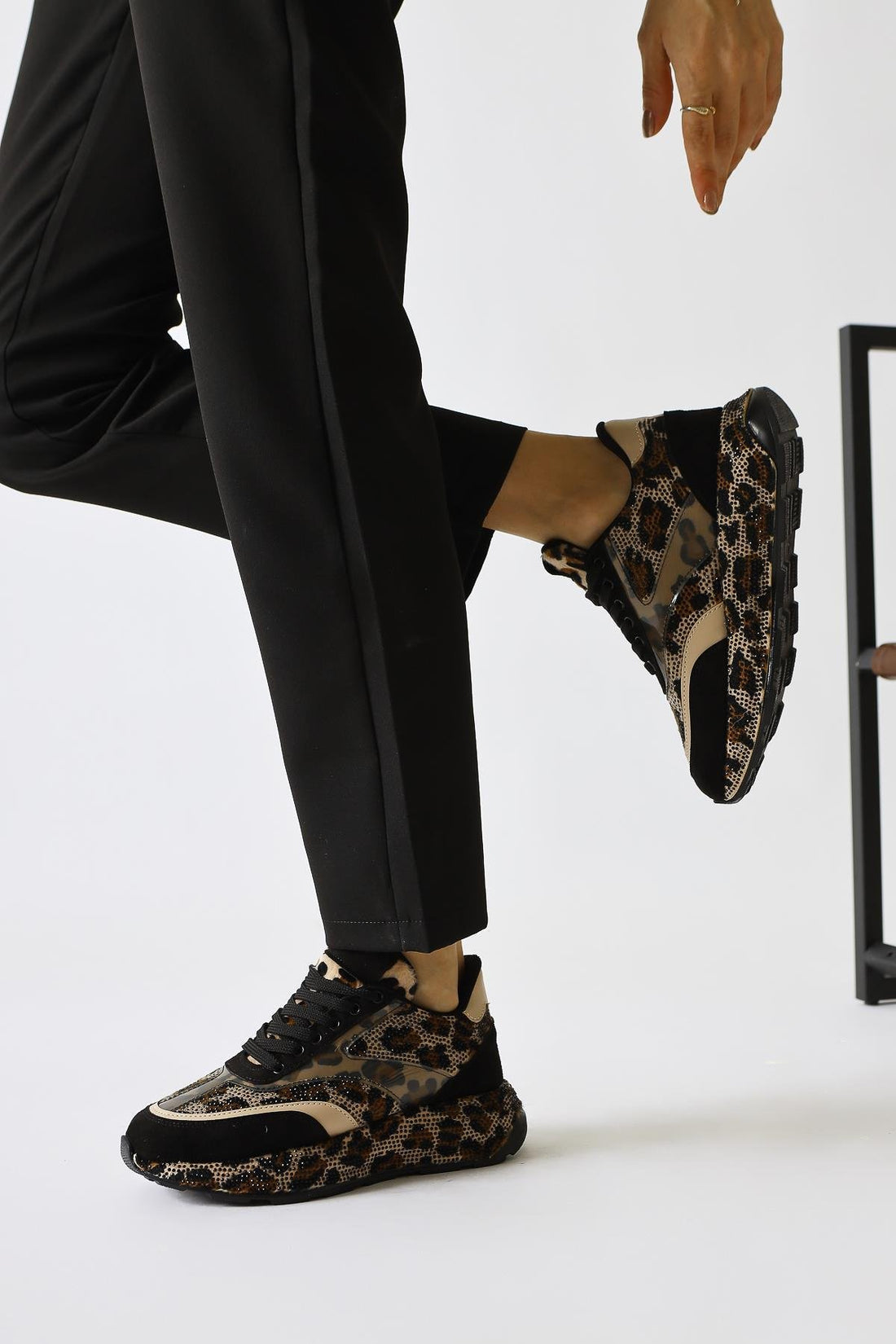 Kada Bej Leopar Desenli Taş Detaylı Sneakers