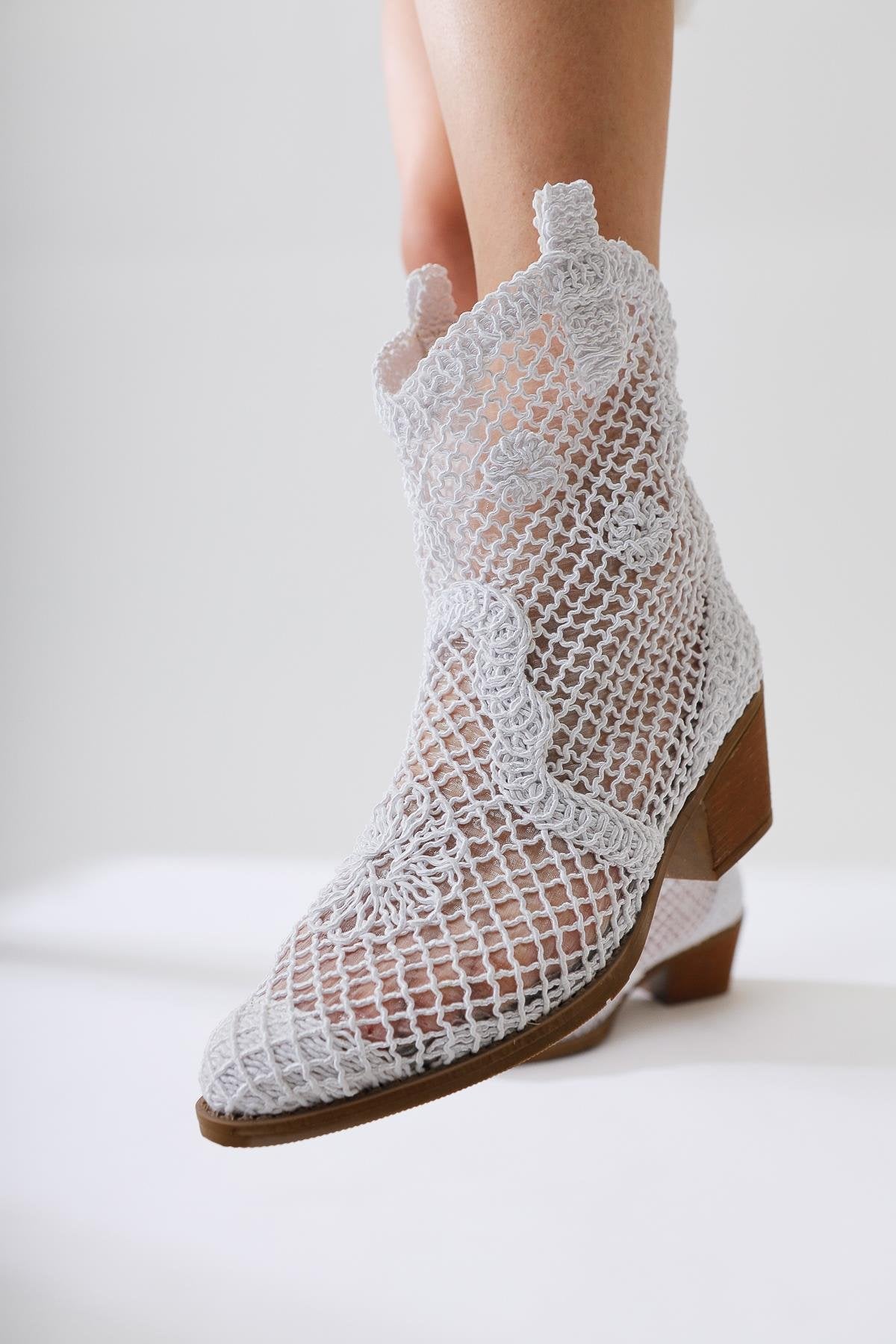 Tersa (Kısa Konç) Beyaz Örgü Dantelli Çiçek Detaylı Kovboy Yazlık Bot