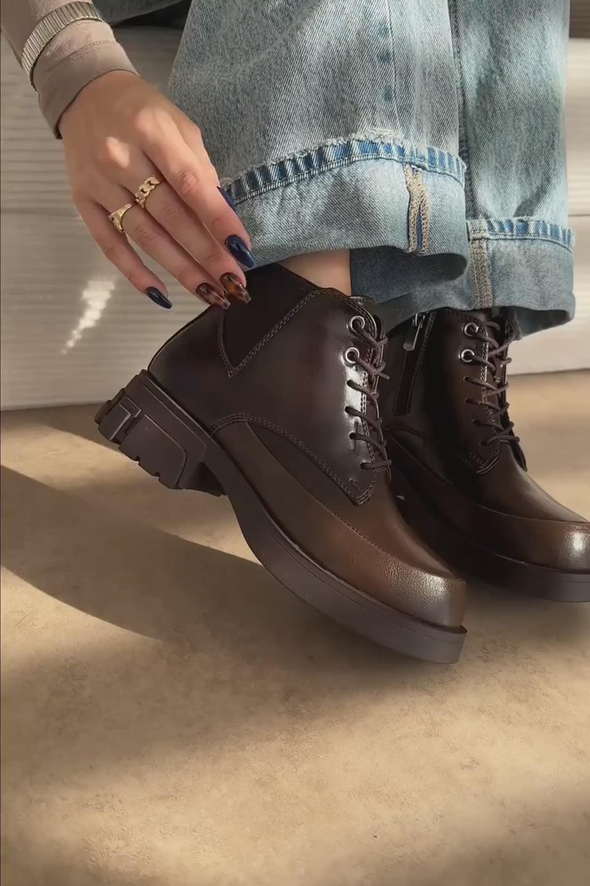 Luisa Kahve Bağcıklı Kadın Bot