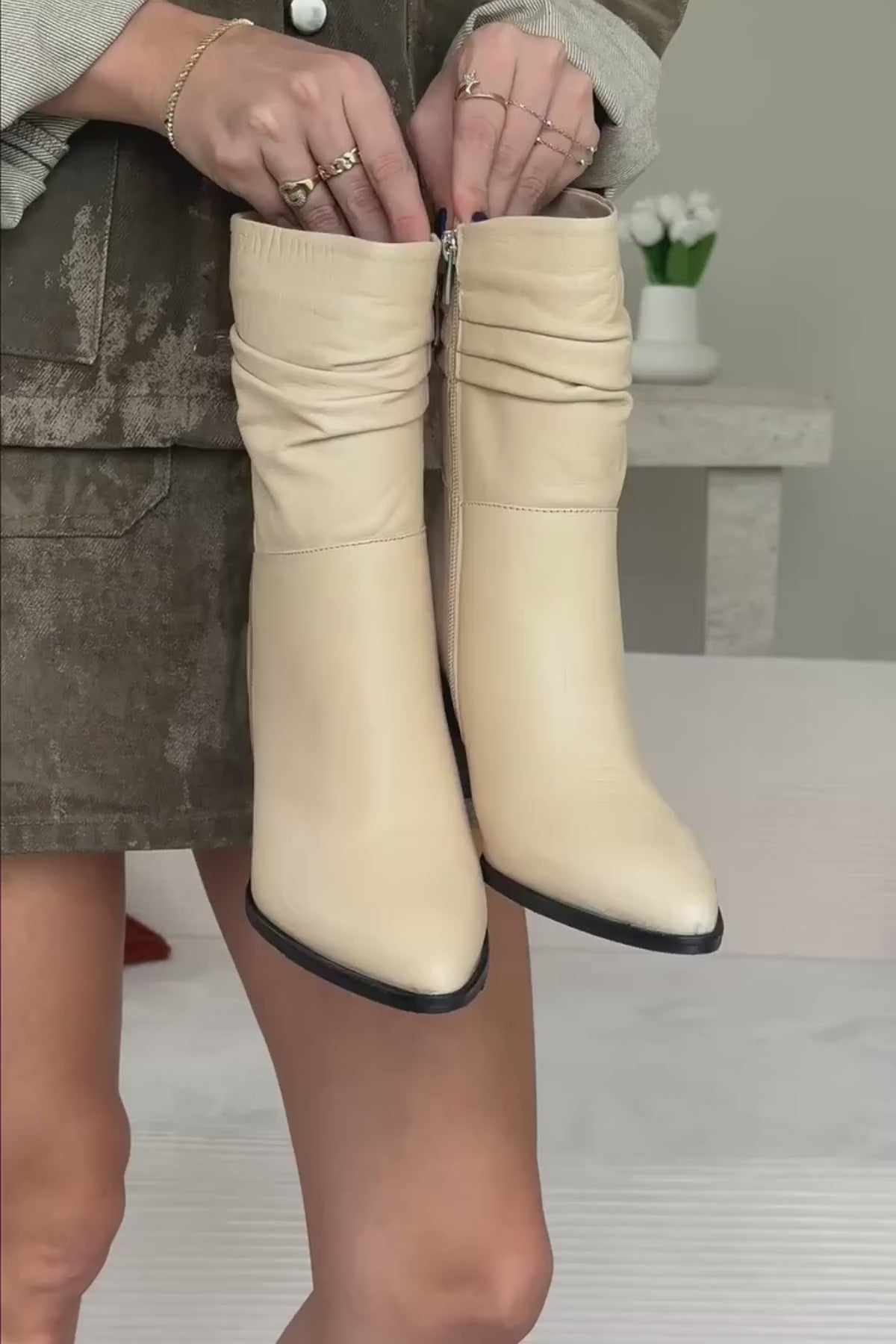 Tamina Hakiki Deri Bej Sivri Burunlu Topuklu Kadın Bot