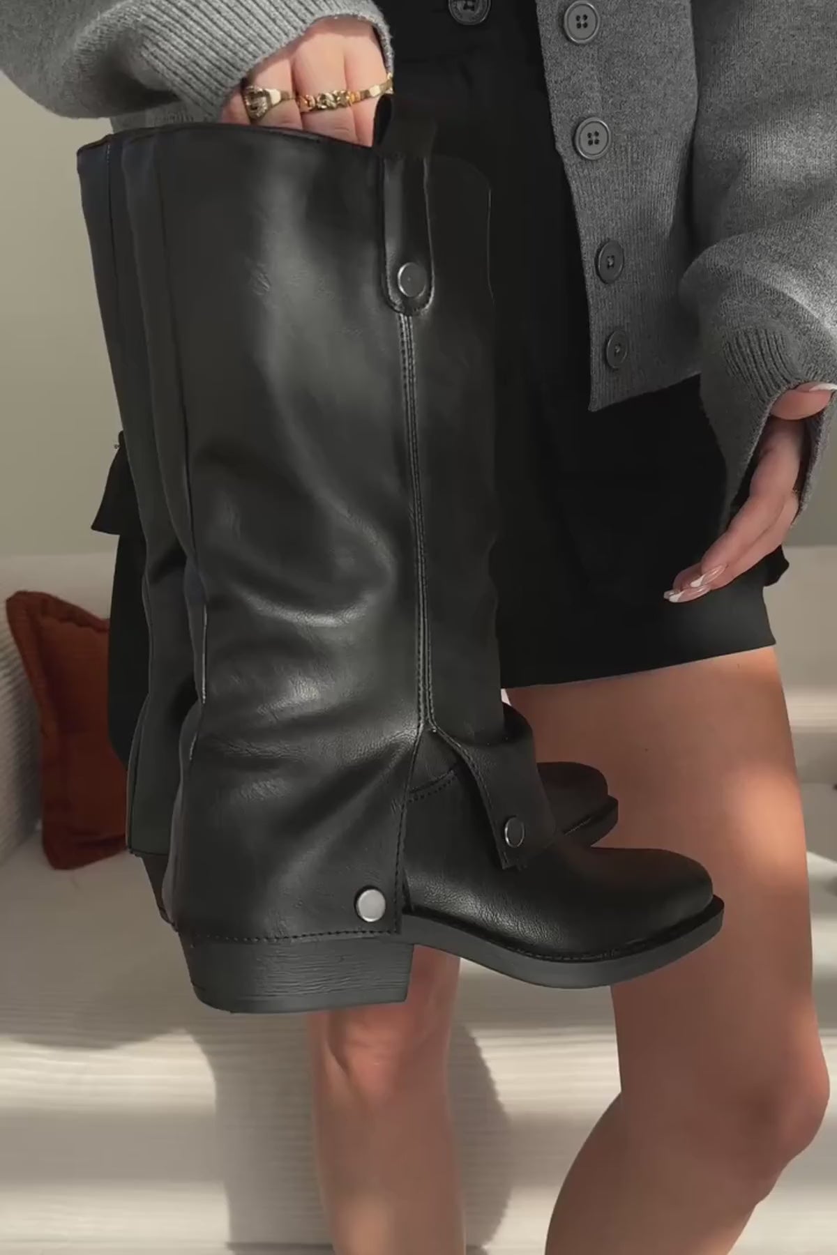 Fadia Siyah Küt Burunlu Körüklü Kadın Çizme