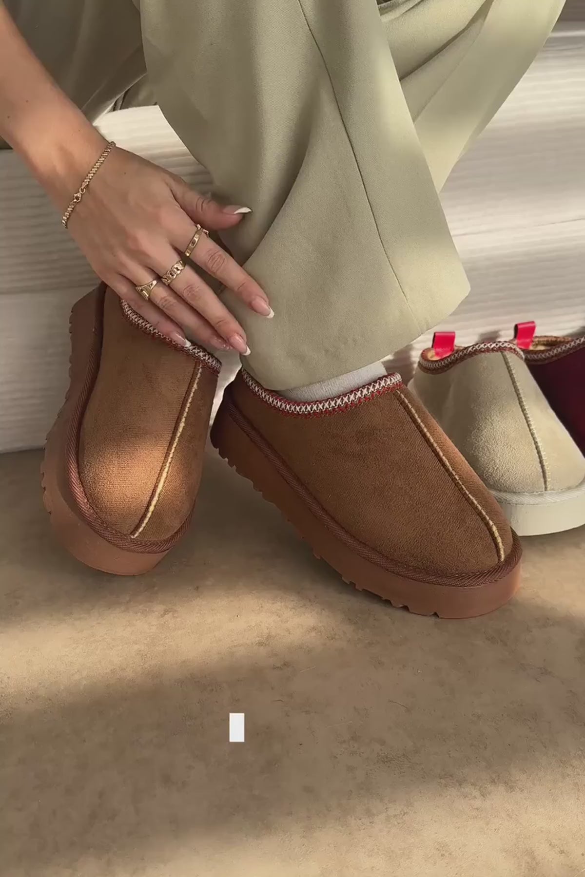 Anne-Liis Bej Süet Dokuma Detaylı Kışlık Terlik