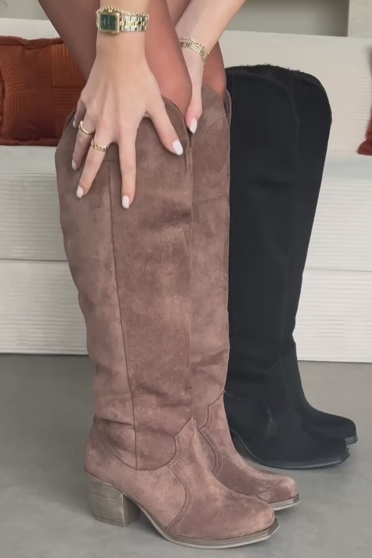 Leya Siyah Süet Topuklu Fermuarsız Çizme