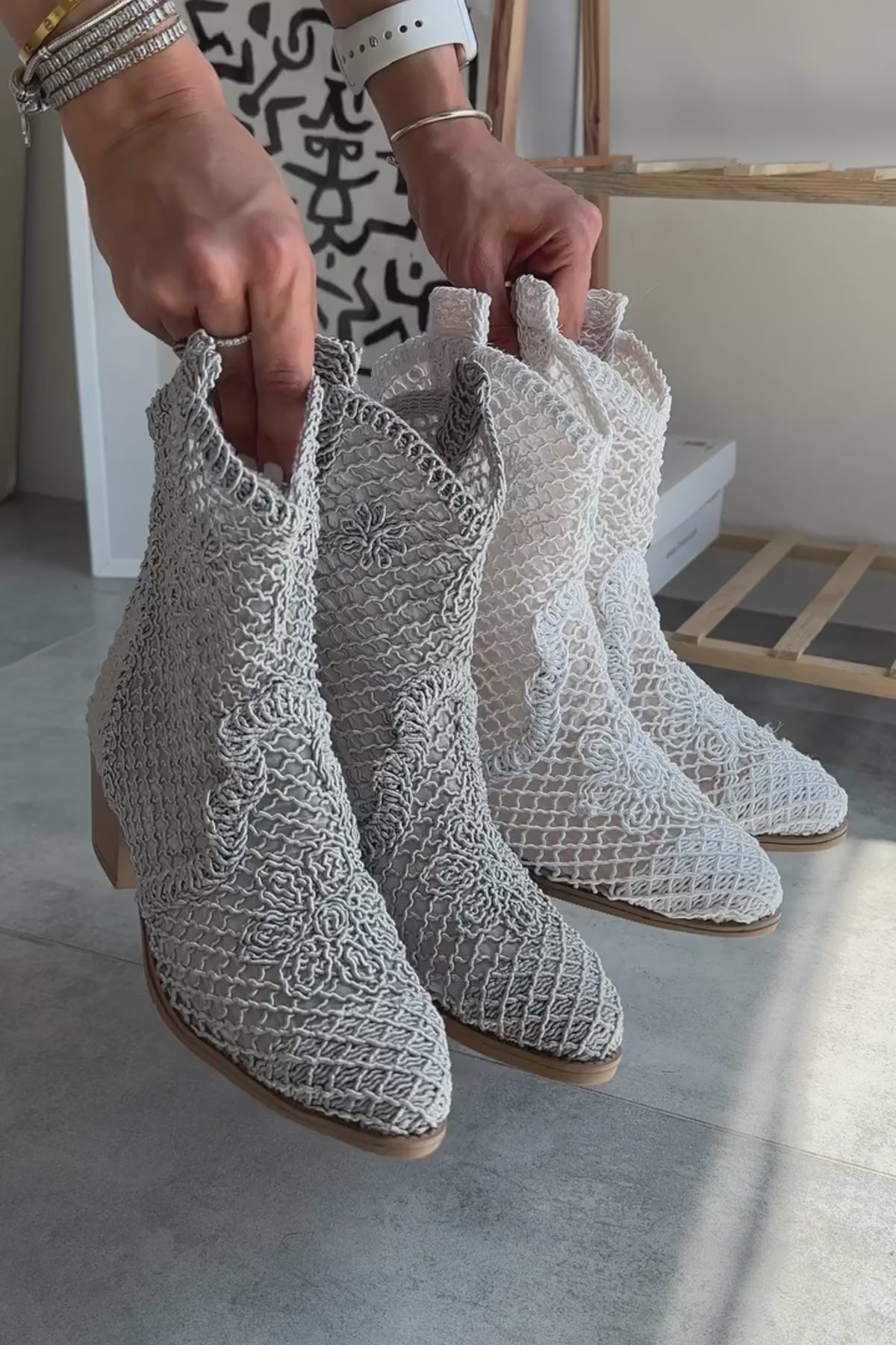 Tersa (Kısa Konç) Beyaz Örgü Dantelli Çiçek Detaylı Kovboy Yazlık Bot