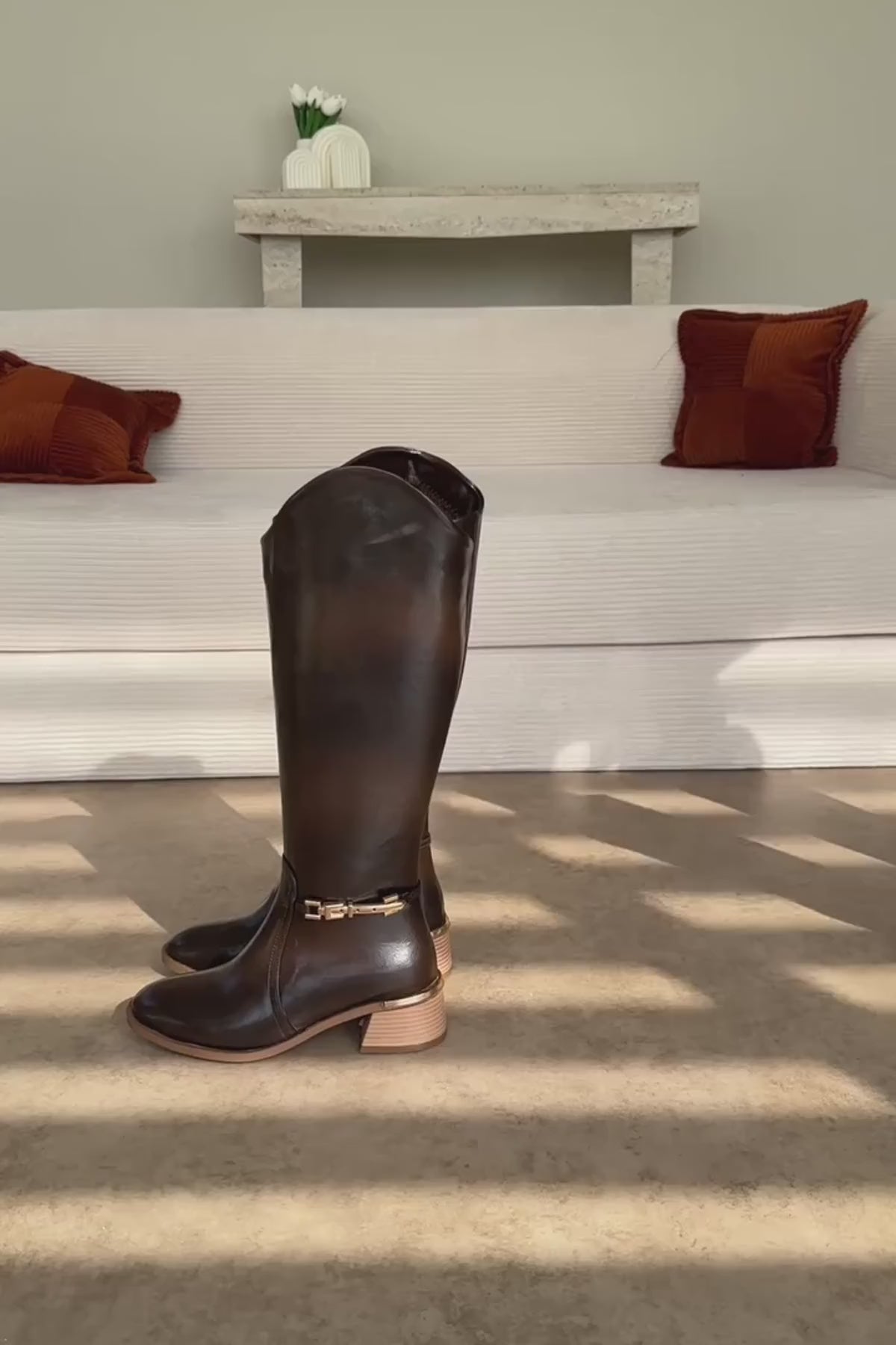 Kamilla Siyah Tokalı Kadın Çizme