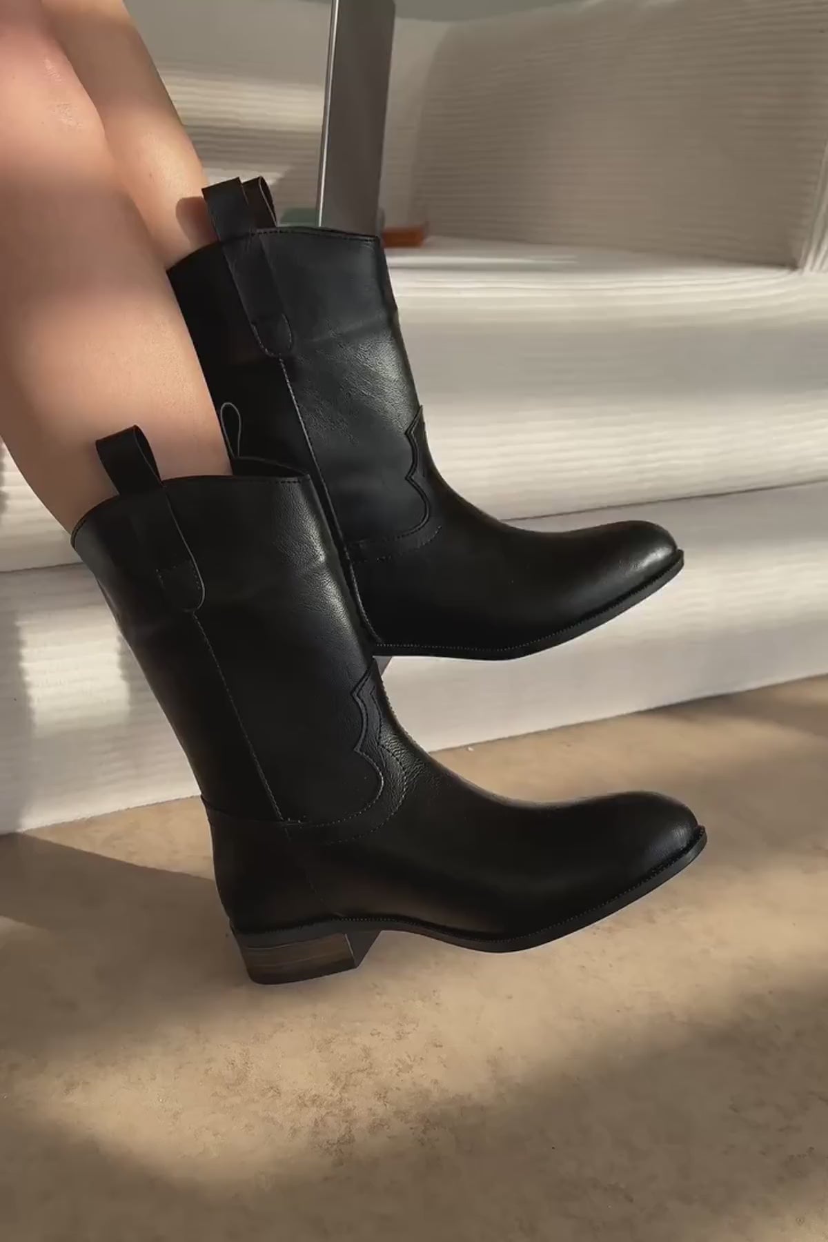 Liza Siyah Çekme Kadın Bot