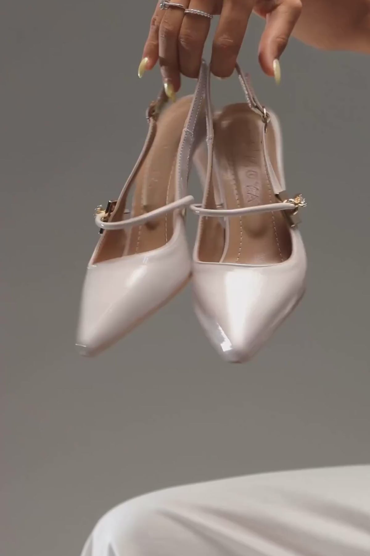 Sarita Bej Rugan Tokalı Sivri Burunlu Kadın Topuklu Ayakkabı