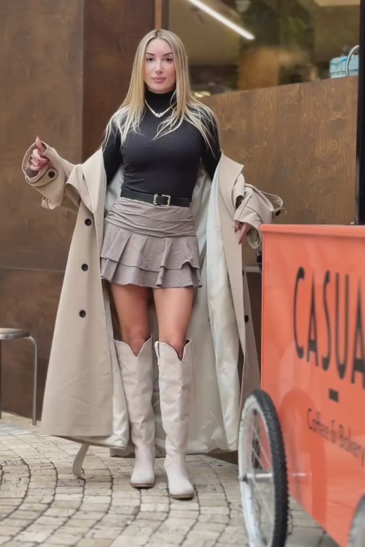 Leya Bej Süet Topuklu Fermuarsız Çizme