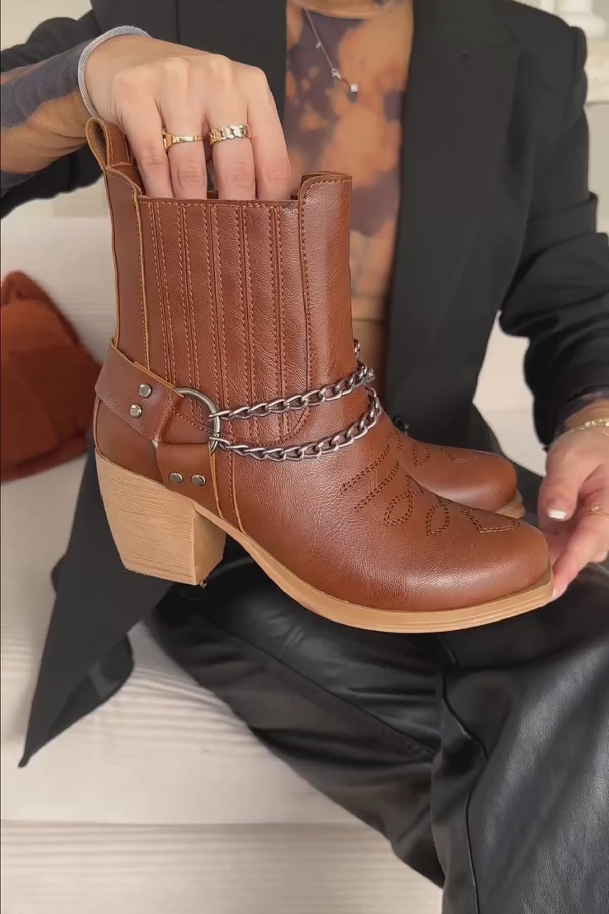 Deana Siyah Nakışlı Kadın Western Bot