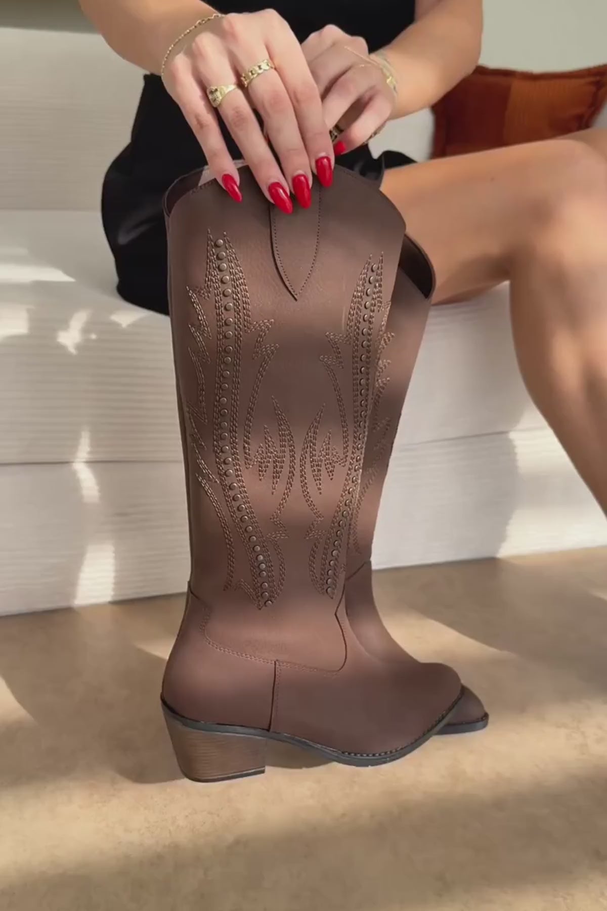 Fizaro Kahve Sivri Burunlu Nakışlı Zımba Detaylı Western Çizme