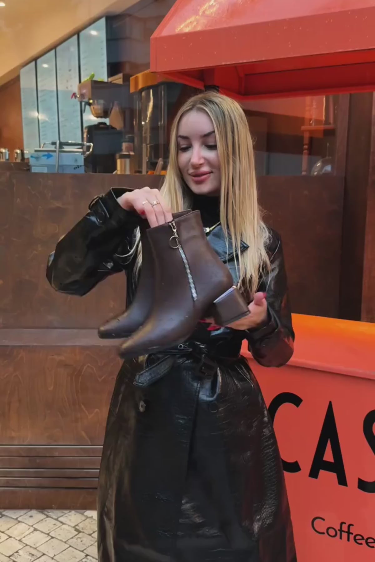 Deyana Kahve Fermuar Aksesuarlı Bot