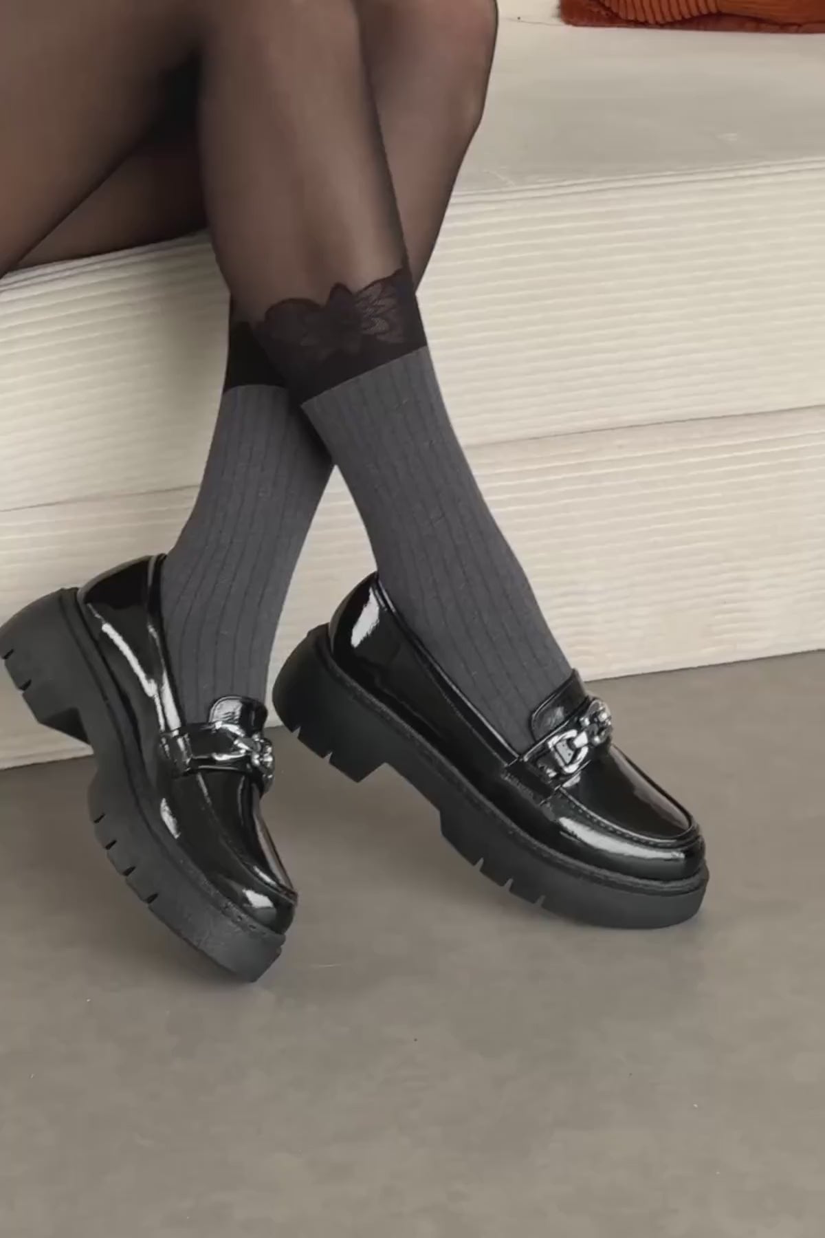 Roxne Siyah Kırışık Rugan Toka Detaylı Makosen Ayakkabı