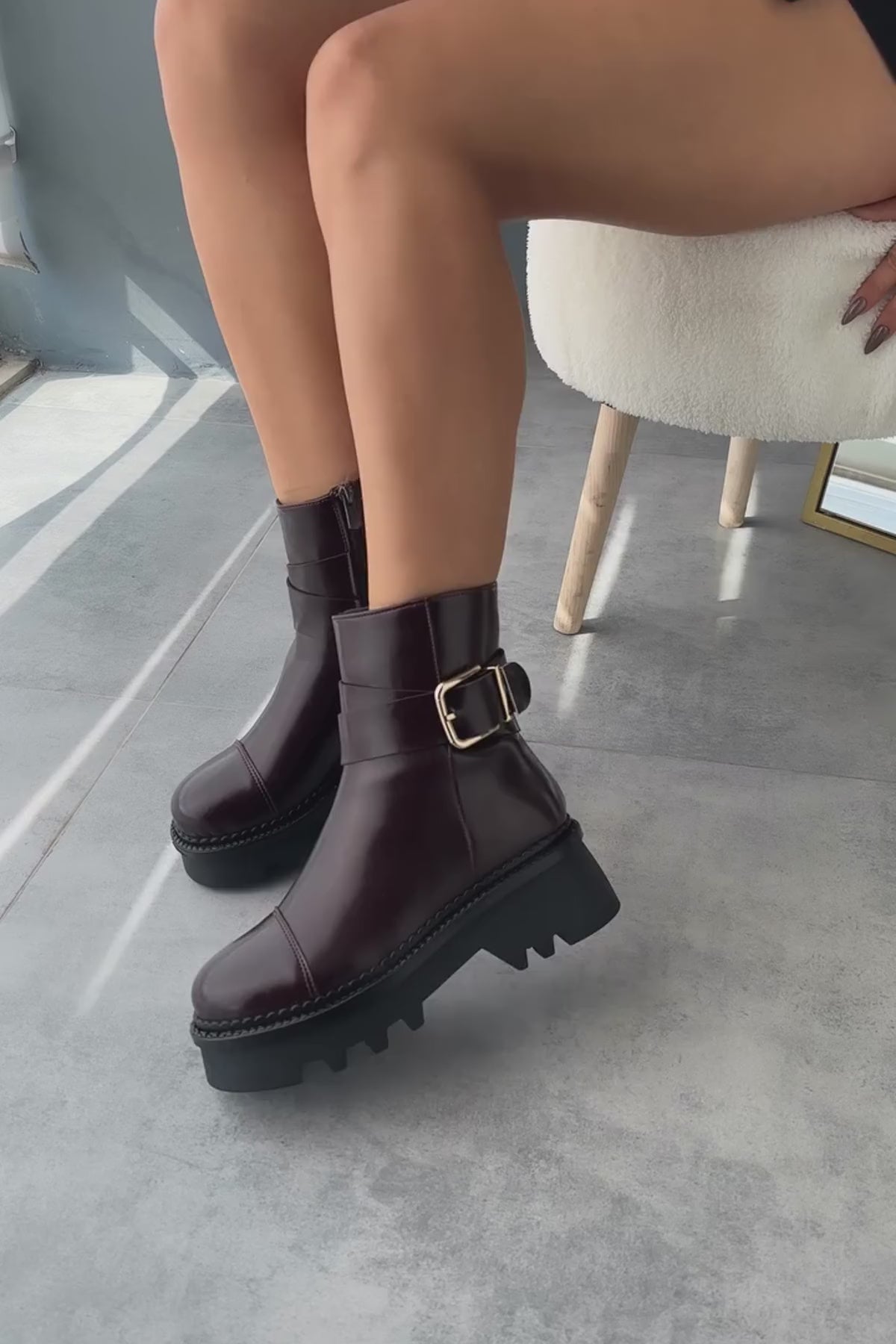 Cristin Bordo Yüksek Tabanlı Kadın Bot